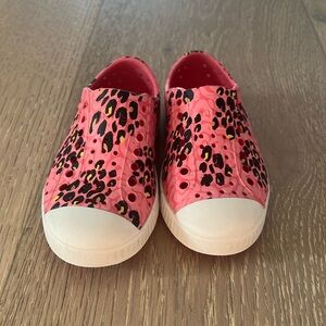 Native Pink Sparkle Slip On Sneakers C8